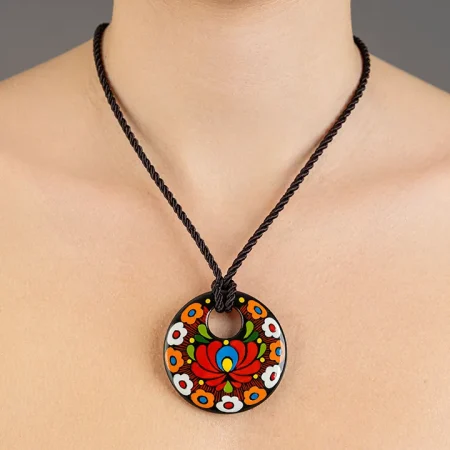 Tradicionális Fekete Matyó Finomporcelán Bazsarózsa medál