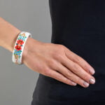 Tradicionális Fehér Matyó Finomporcelán Széles Karperec