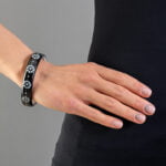 Tradicionális Fehér&Fekete Lyukmintás Finomporcelán Karperec