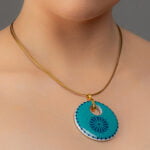 Türkizkék Lyukmintás medál