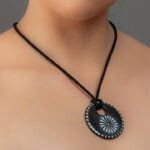 Fekete&Fehér Lyukmintás Finomporcelán Medál