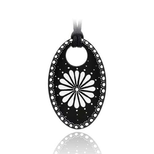 Fekete&Fehér Lyukmintás ovál medál