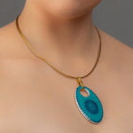 Türkizkék Lyukmintás ovál medál