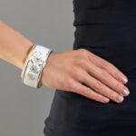 ZEMA Nefelejcs Fehér&Arany Finomporcelán Széles Karperec