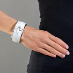 ZEMA Királyliliom Fehér&Platina Finomporcelán Széles Karperec