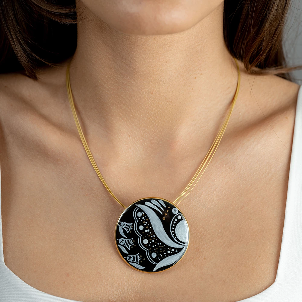 Sárközi Fekete Finomporcelán Medál (Nagy) Sárközi Fekete Finomporcelán Medál (Nagy)